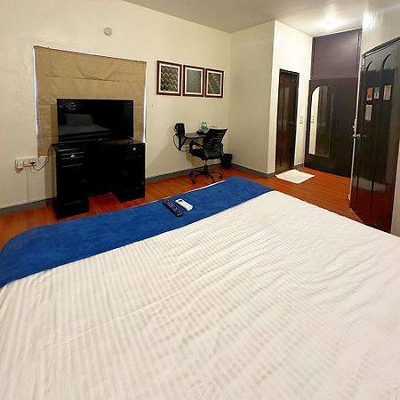 Hotel Brick Castle à Chennai Extérieur photo