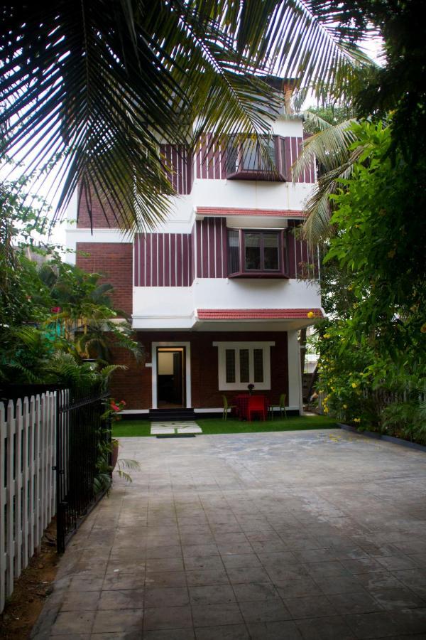 Hotel Brick Castle à Chennai Extérieur photo
