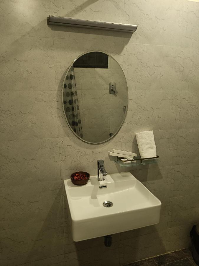 Hotel Brick Castle à Chennai Extérieur photo