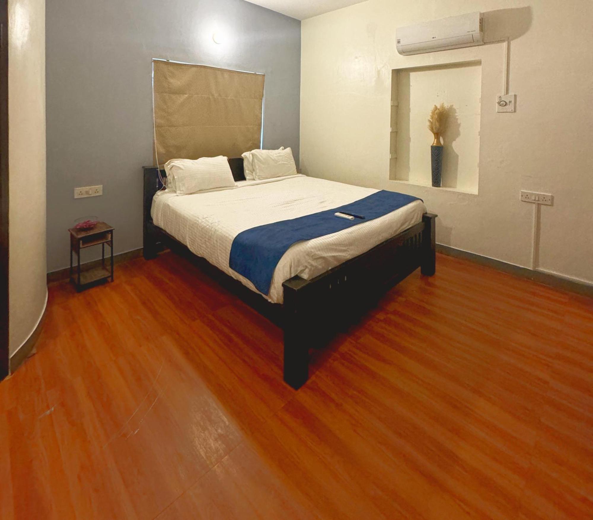 Hotel Brick Castle à Chennai Extérieur photo