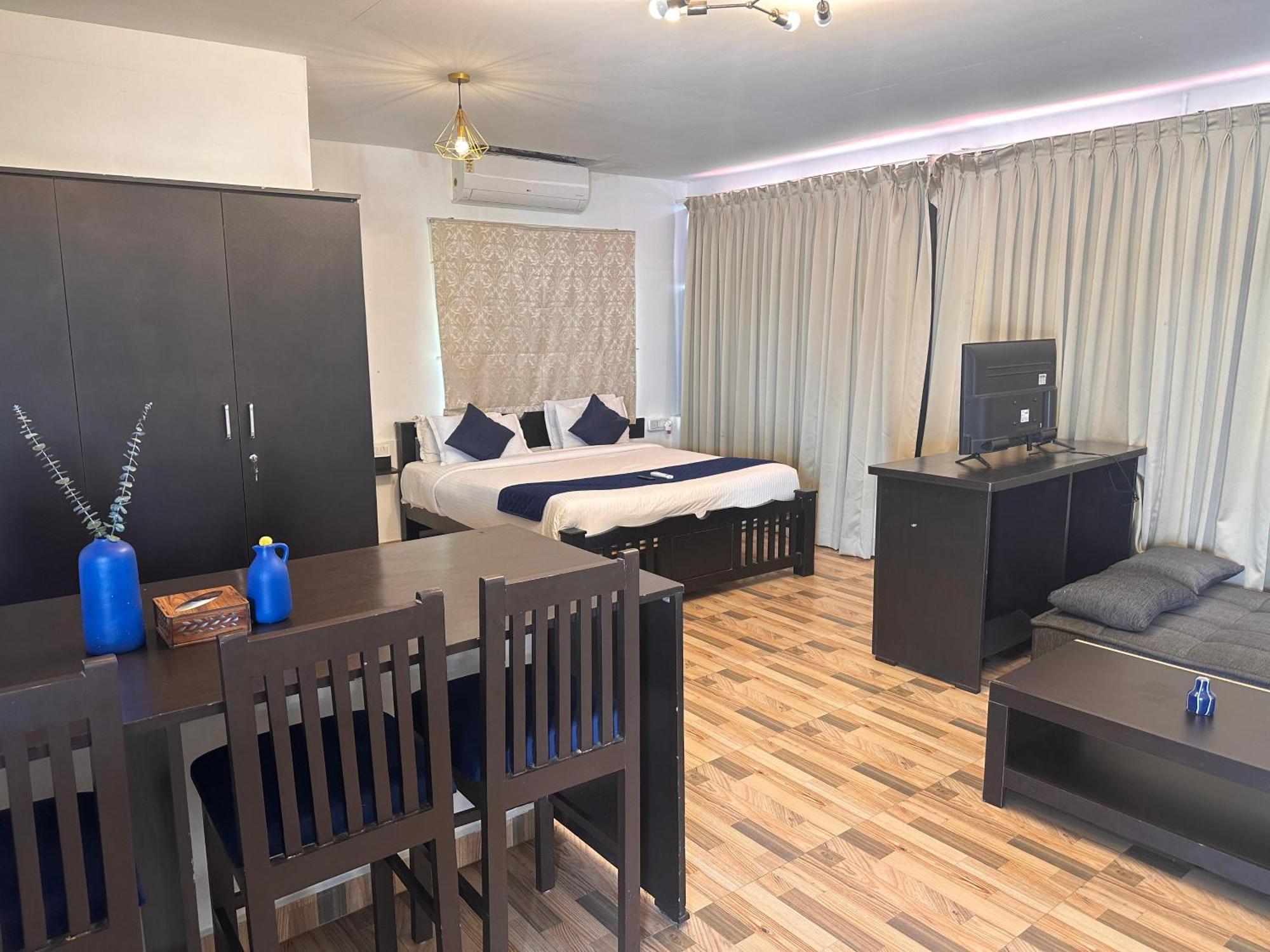 Hotel Brick Castle à Chennai Extérieur photo
